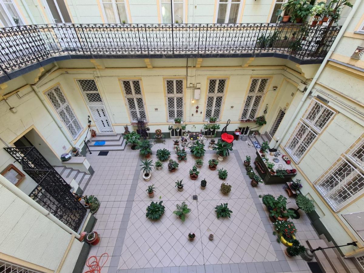 Ricky Apartment Budapest Exteriör bild