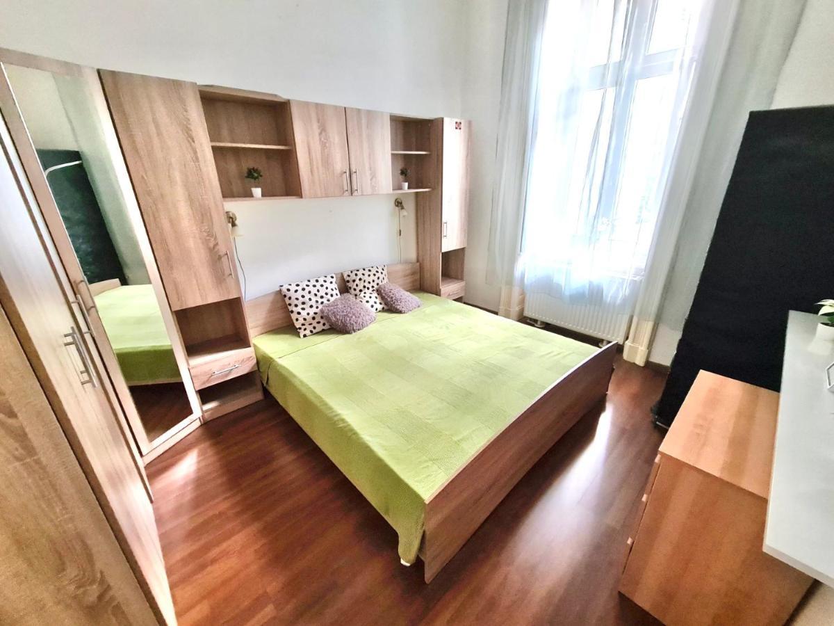 Ricky Apartment Budapest Exteriör bild