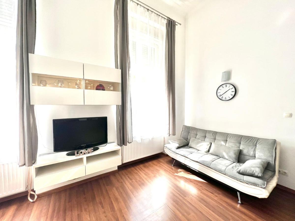 Ricky Apartment Budapest Exteriör bild