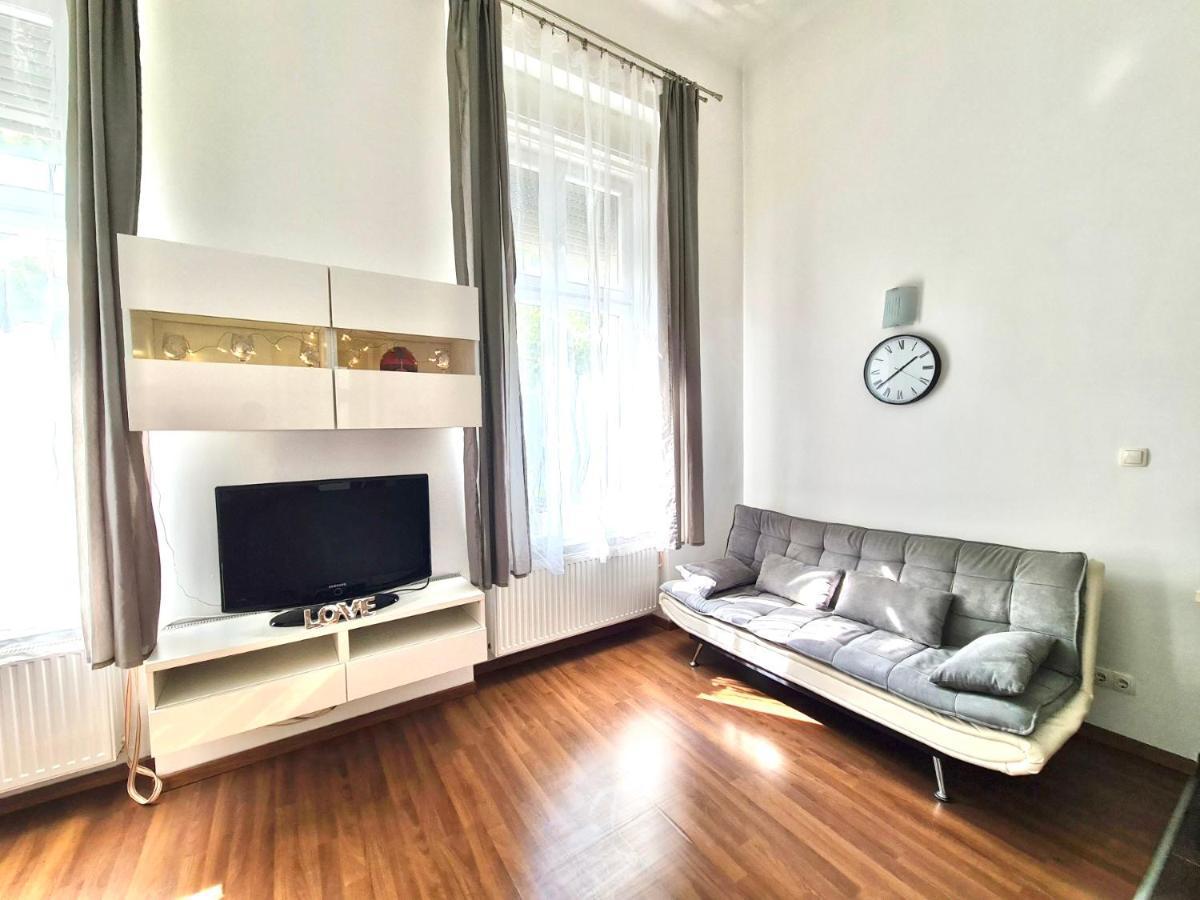 Ricky Apartment Budapest Exteriör bild