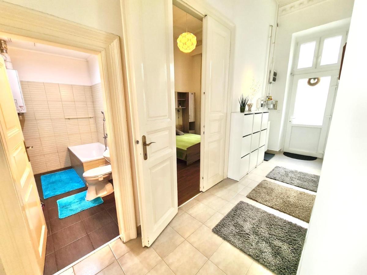 Ricky Apartment Budapest Exteriör bild