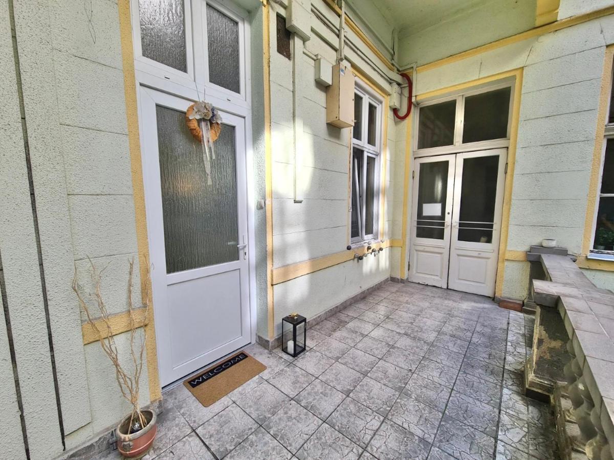 Ricky Apartment Budapest Exteriör bild