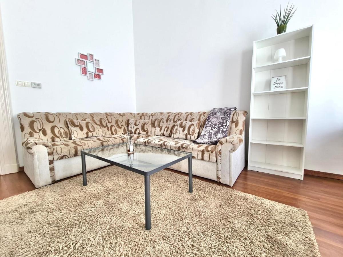 Ricky Apartment Budapest Exteriör bild