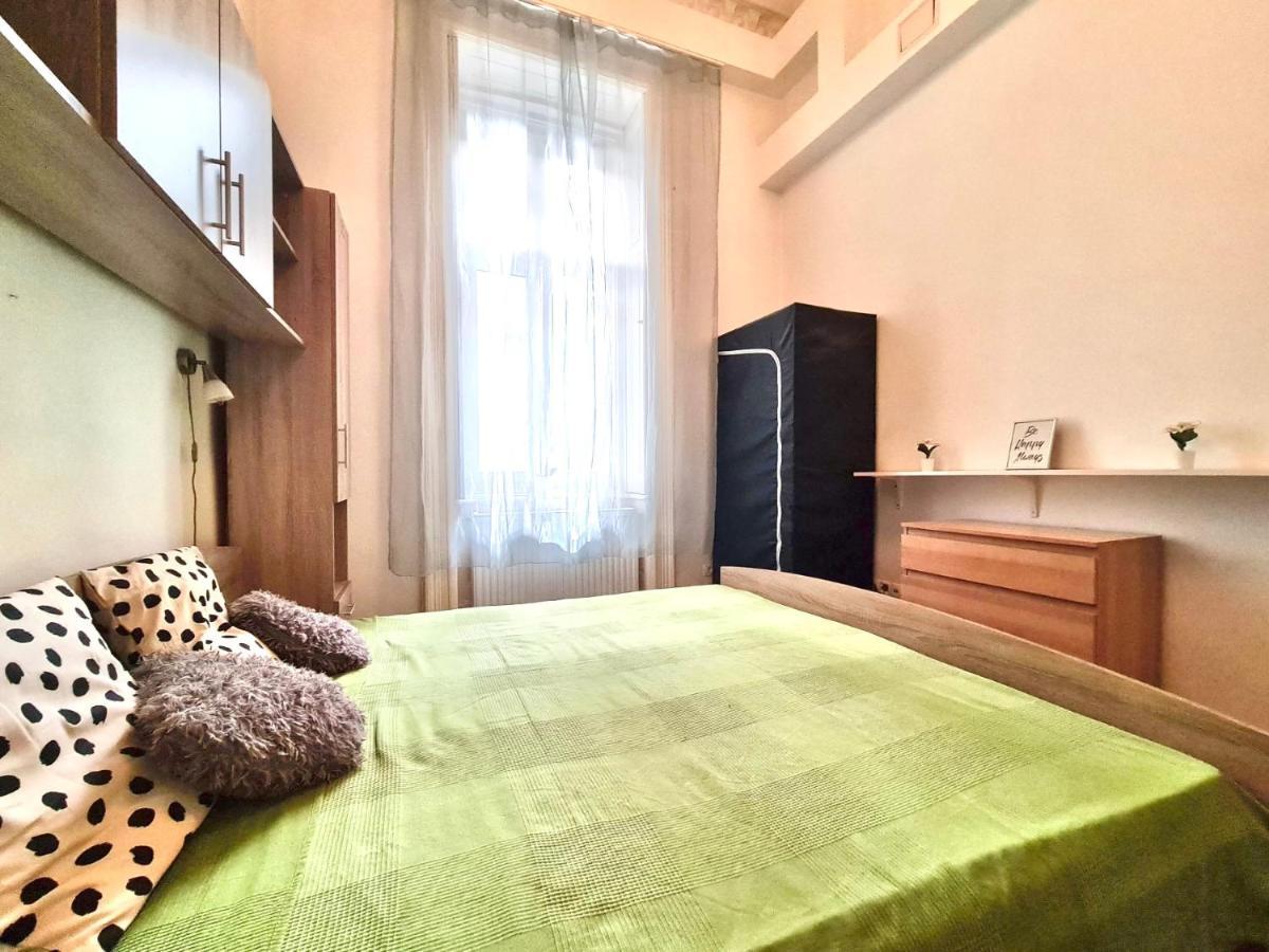 Ricky Apartment Budapest Exteriör bild