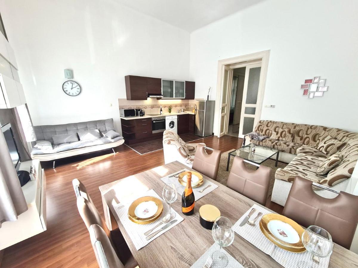 Ricky Apartment Budapest Exteriör bild