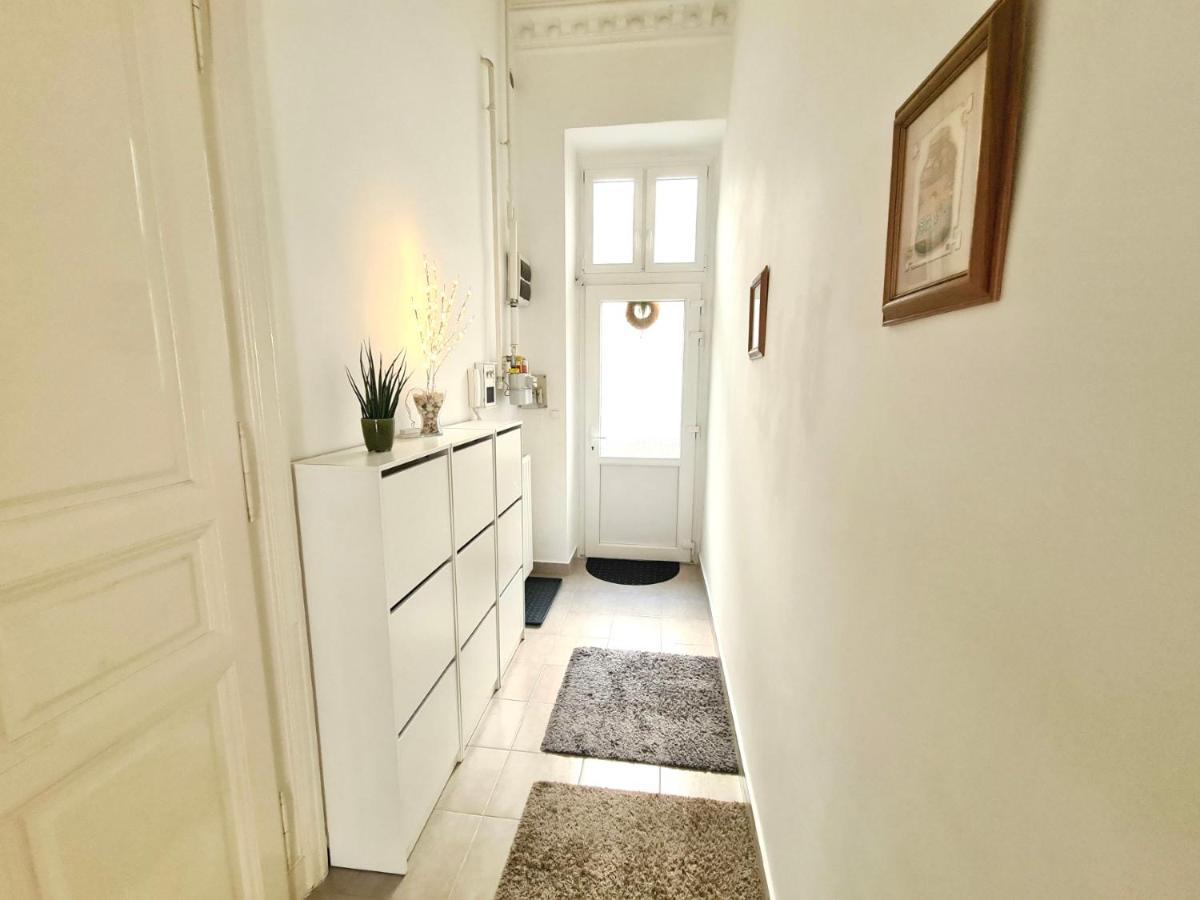 Ricky Apartment Budapest Exteriör bild