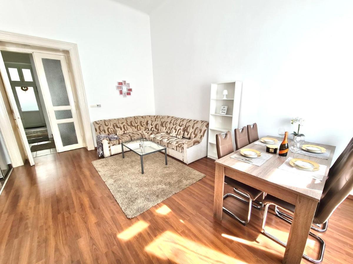 Ricky Apartment Budapest Exteriör bild